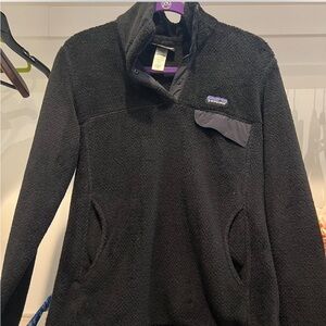 Women’s Patagonia black quarter snap fleece and large kangaroo pocket. Size M.